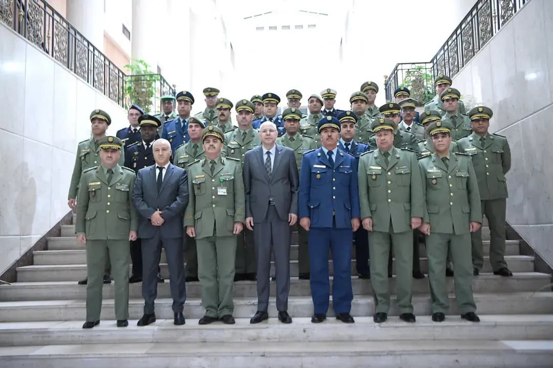 Oficiales de la Escuela Superior de Guerra de la 1ª RM visitan la APN