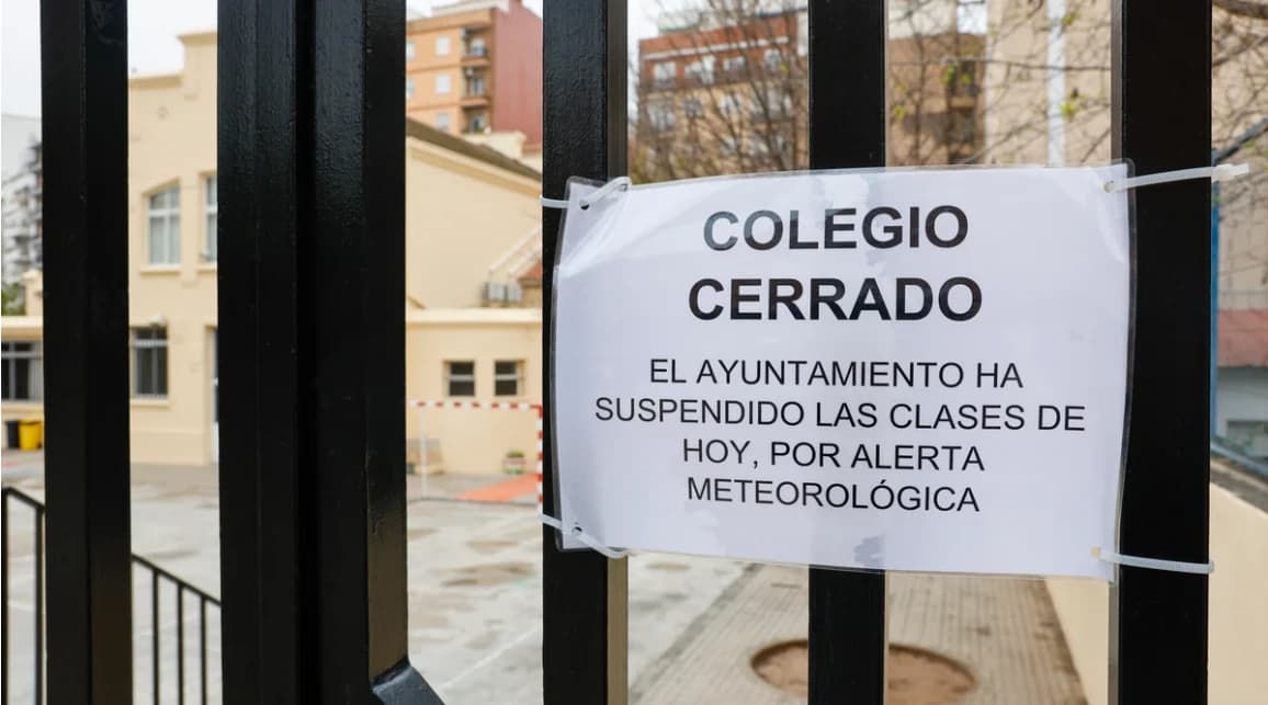 España: declaración del estado de alerta y cierre de escuelas en el sur del país