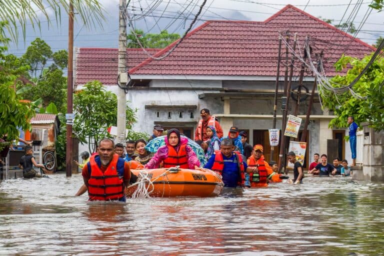 Inundaciones en Indonesia dejan 631 muertos y 1 millón de evacuados