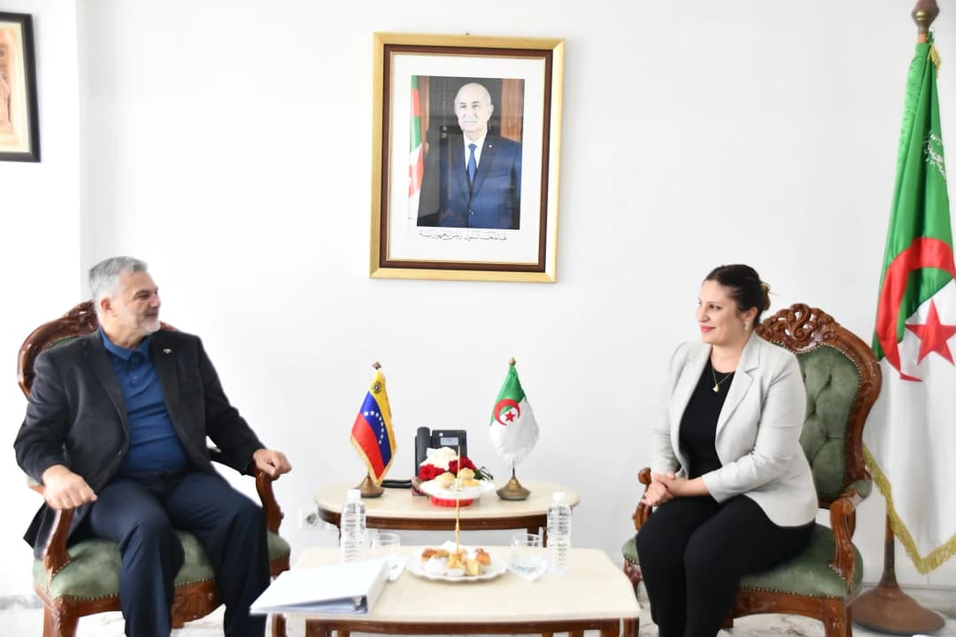 La ministra de Medio ambiente y Calidad de vida, Nadjiba Djilali recibió, el miércoles, al ministro del Poder Popular para el Ecosocialismo de la República Bolivariana de Venezuela, Ricardo Molina.