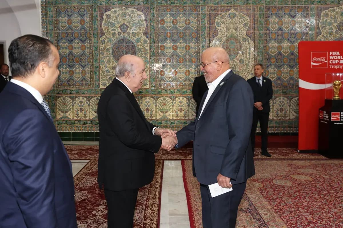 Presidente de la República recibe a las leyendas del fútbol argelino
