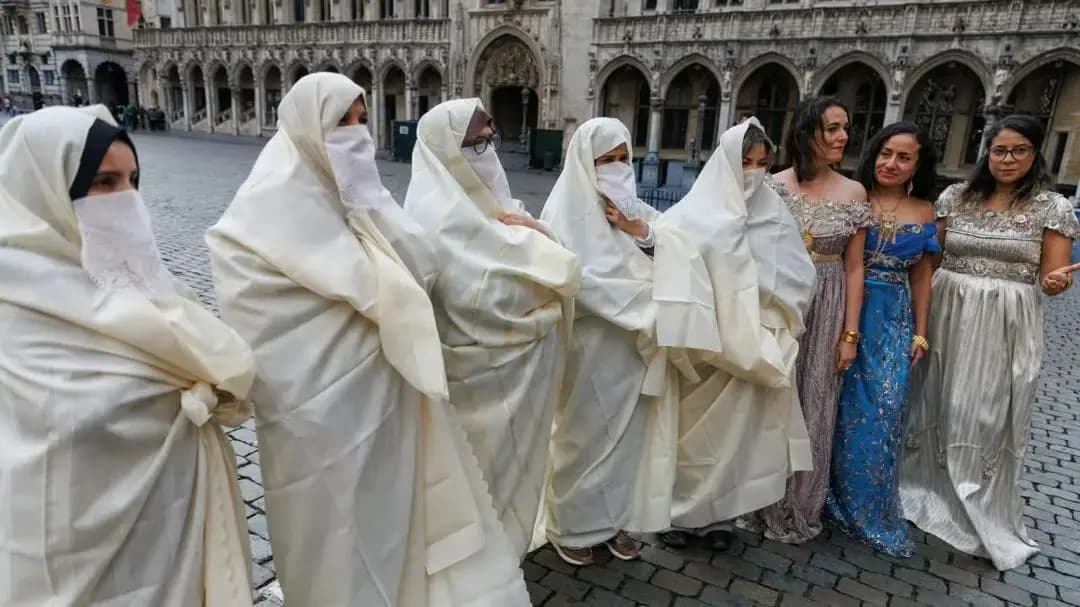 Una muestra en Bruselas destaca la riqueza y diversidad del traje tradicional argelino
