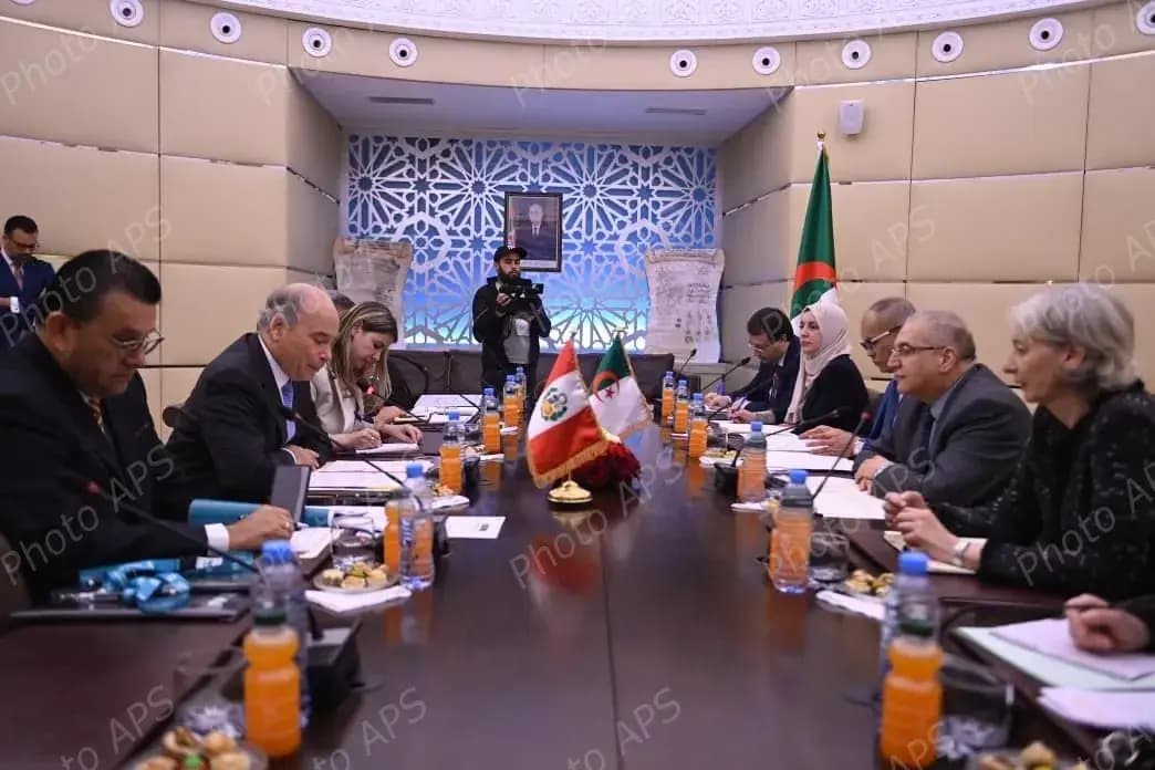 SG del MAE preside las actas de la 5ª sesión de consultas políticas entre Argelia y Perú