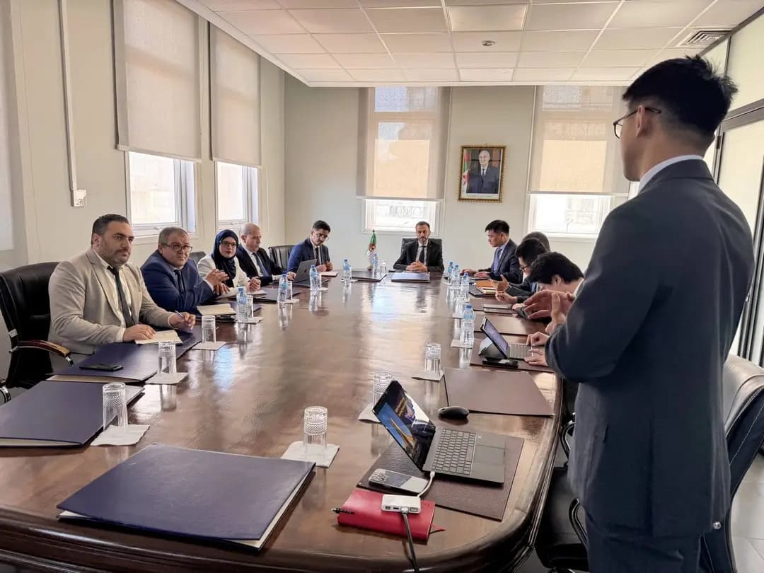 Ouadah examina con responsables de Huawei las vías para reforzar la cooperación en la economía digital