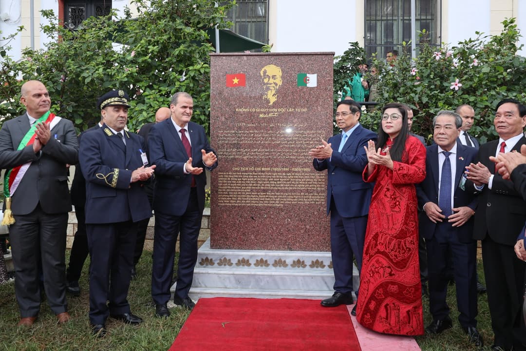 Monumento a Ho Chi Minh inaugurado en Argel