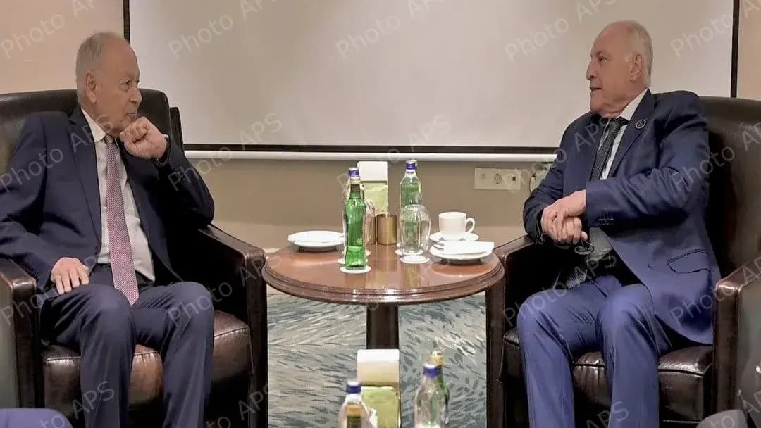 Attaf se reúne en Antalya con el secretario general de la Liga Árabe