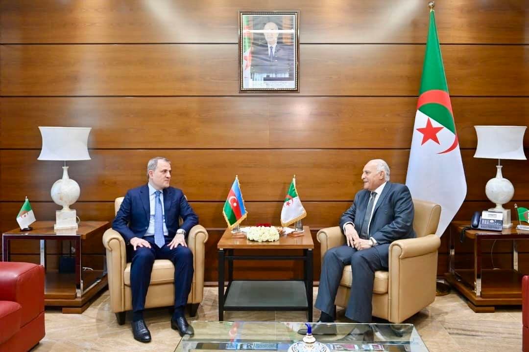 Attaf recibe a su homólogo azerbaiyano