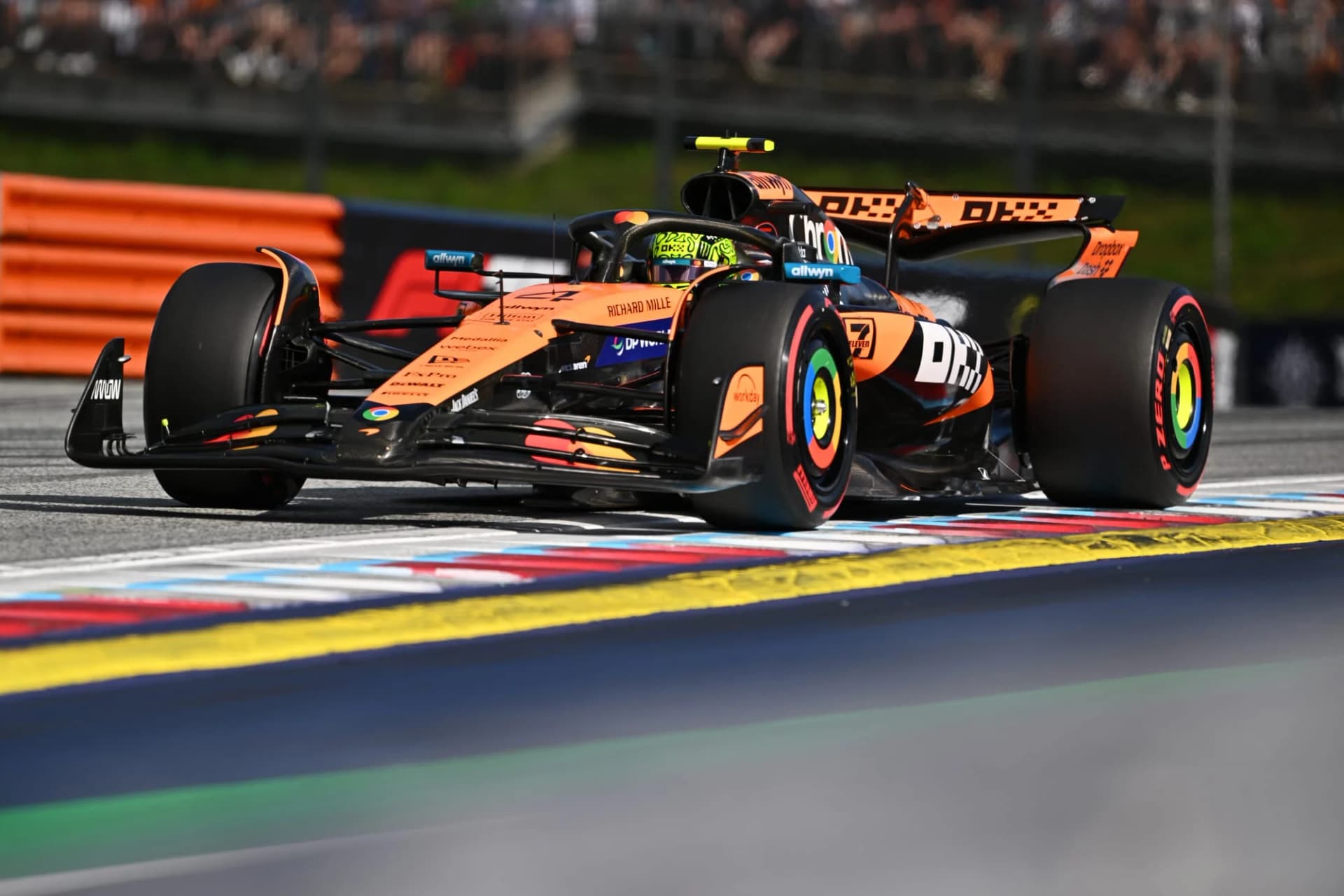 El neerlandés Max Verstappen, cuatro veces campeón mundial vigente, abandonó en la primera vuelta del Gran Premio de Austria de Fórmula 1, tras un choque con el italiano Andrea Kimi Antonelli.