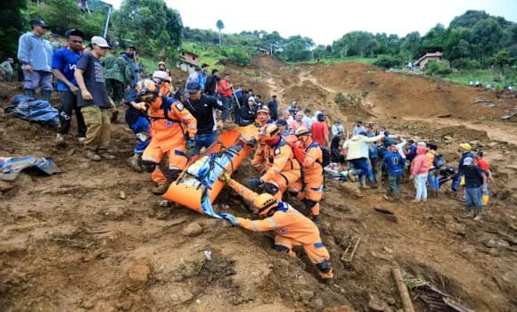 Un deslizamiento de tierra cerca de Medellín deja al menos ocho muertos

