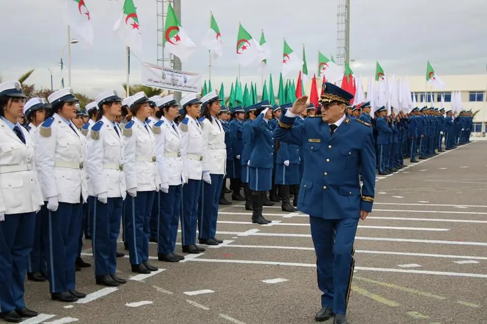 Escuela de formación de oficiales de policía de Sétif: egresa una promoción unificada de inspectores y agentes de policía