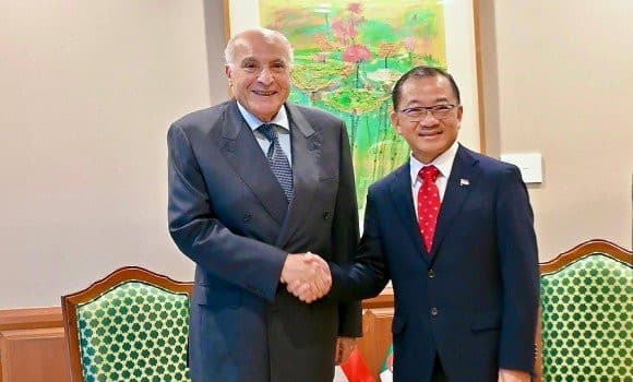 El ministro de Estado, ministro de Asuntos exteriores, Comunidad nacional en el extranjero y Asuntos africanos, Ahmed Attaf, fue recibido el lunes por el presidente del Parlamento de Singapur, Seah Kian Peng.