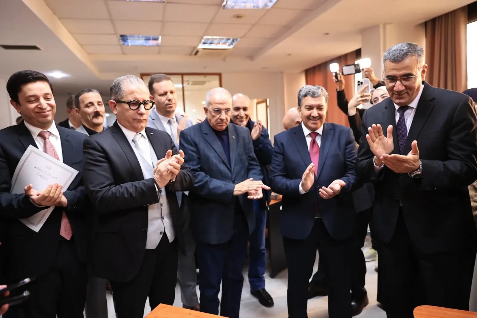 Lanzamiento de un servicio de información en lengua china