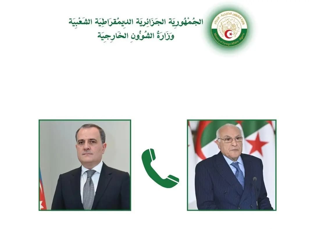 MAE mantiene una conversación telefónica con su homólogo azerbaiyano