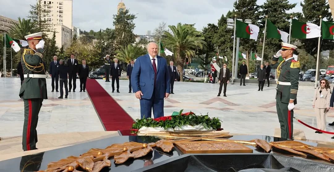 El presidente bielorruso honra la memoria de los mártires de la Guerra de Liberación Nacional