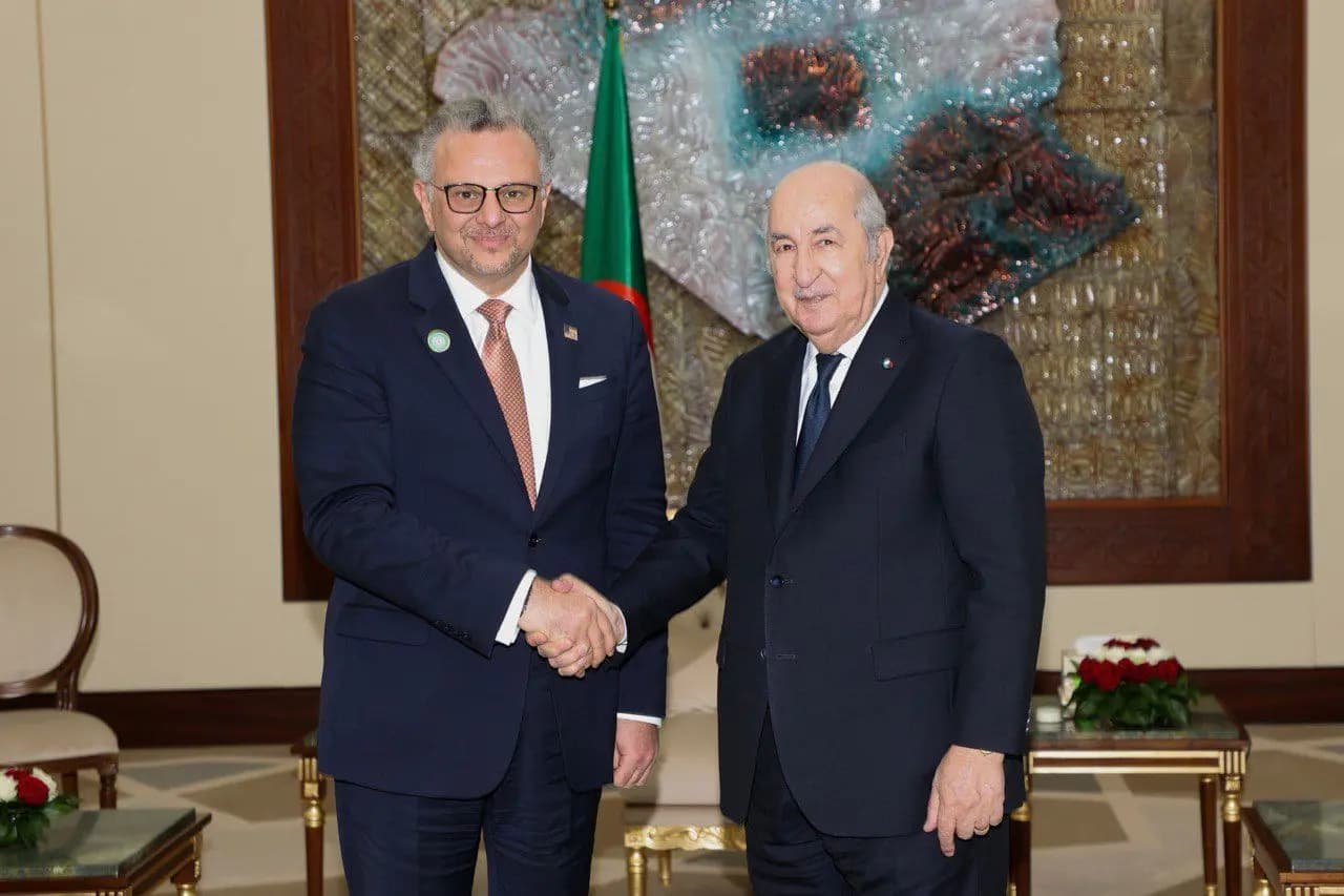 Presidente Tebboune recibe al asesor del presidente estadounidense para África, Asuntos Árabes y Medio Oriente