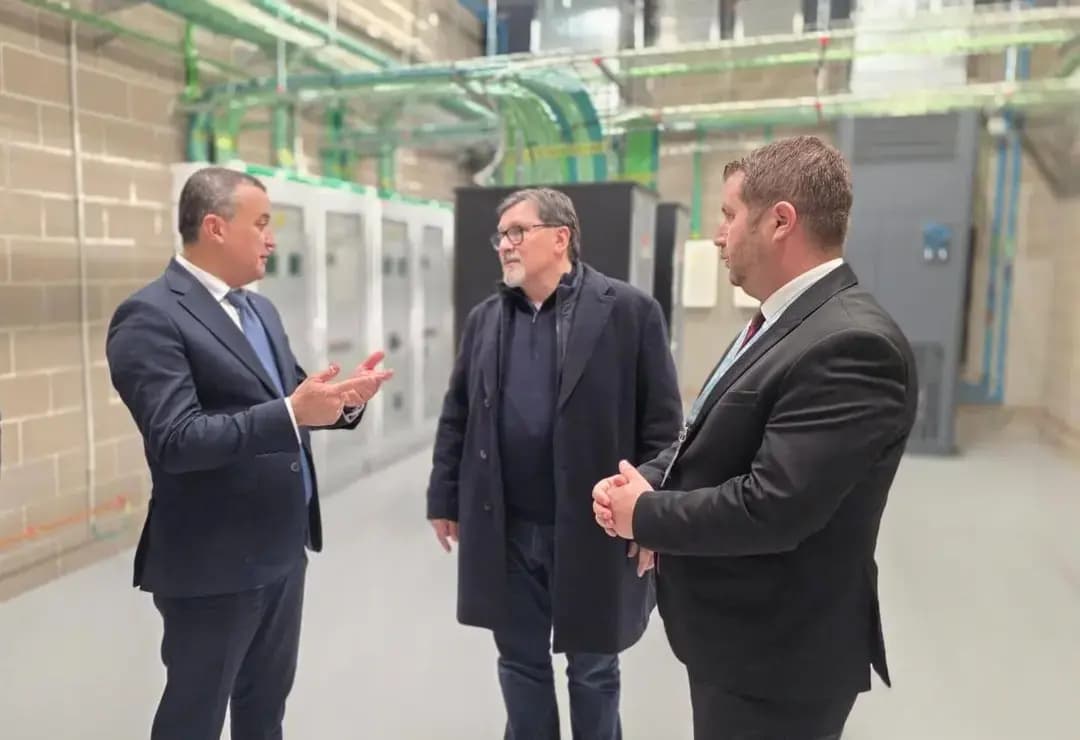 Ministro de Telecomunicaciones inspecciona en Barcelona el avance del proyecto del cable submarino “Medusa”