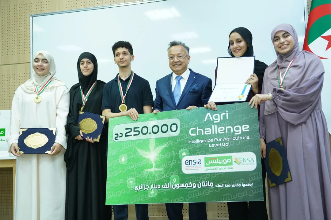 Tres (3) equipos de la Escuela Nacional Superior de Inteligencia Artificial (ENSIA) y de la Escuela Nacional Superior de Agronomía (ENSA) fueron galardonados al obtener los primeros puestos del hackathon "Desafío de la Agricultura"
