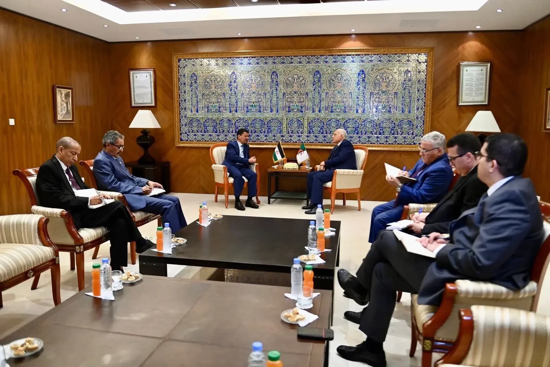 Attaf recibe a su homólogo saharaui