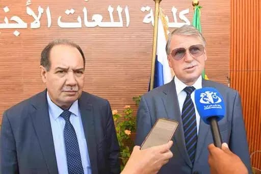 El embajador de la Federación de Rusia en Argelia, Alexeï Solomatine, destacó el jueves en Orán la importancia de reforzar los intercambios y consolidar la cooperación entre las universidades argelinas y rusas.