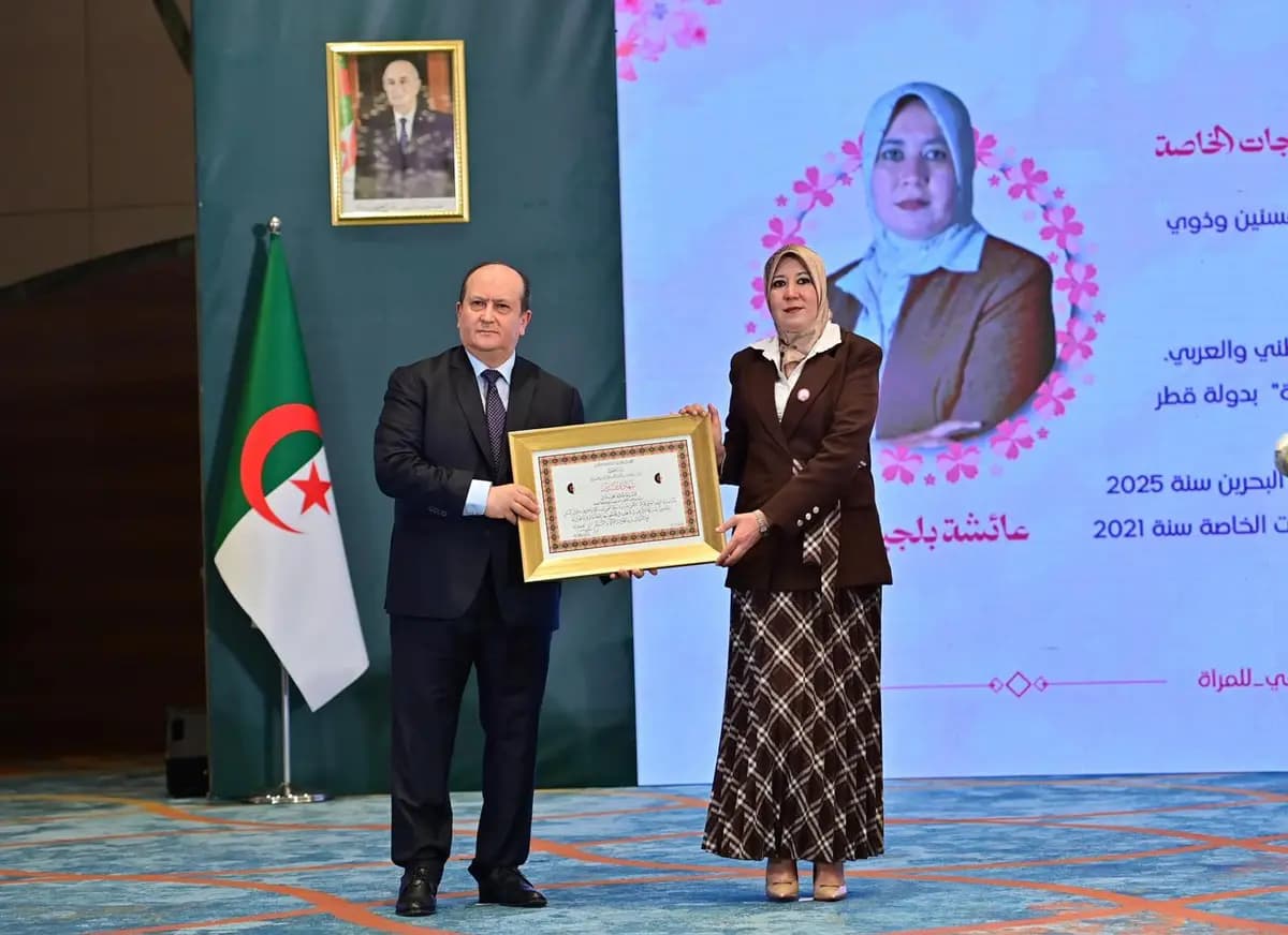 PM preside la ceremonia de distinción de mujeres eminentes