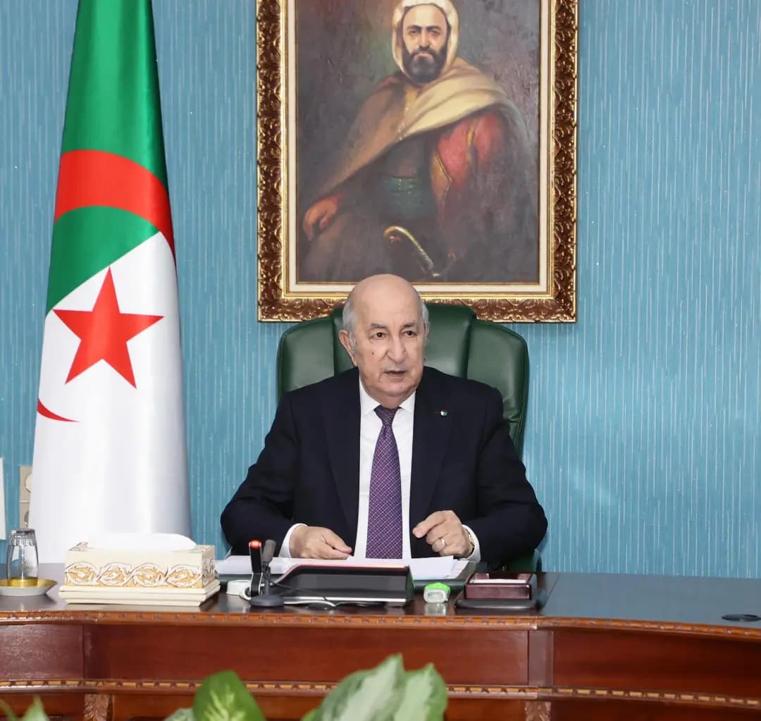 El presidente de la República, jefe supremo de las Fuerzas Armadas y ministro de Defensa Nacional, Abdelmadjid Tebboune, presidió hoy jueves una reunión del Consejo Superior de Seguridad, en la que se abordó el balance del año 2025 y la perspectiva para 2026.