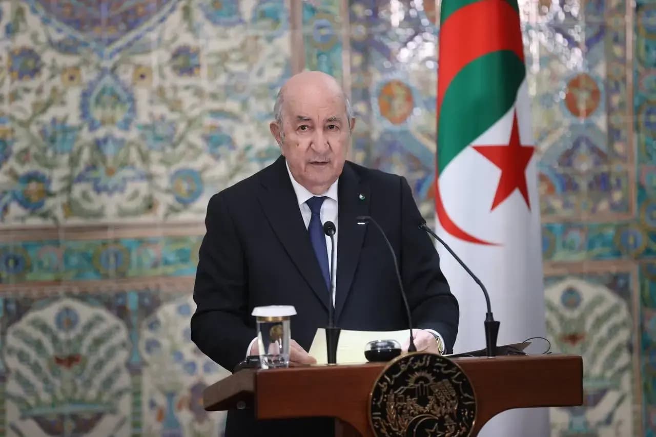 El presidente de la República, Abdelmadjid Tebboune, reafirmó, el lunes, el apego de Argelia y Angola al fortalecimiento de la paz y la estabilidad en África y a la intensificación de la coordinación frente a las amenazas comunes, en el marco de un enfoque africano basado en las soluciones pacíficas y la no injerencia en los asuntos internos de los Estados.