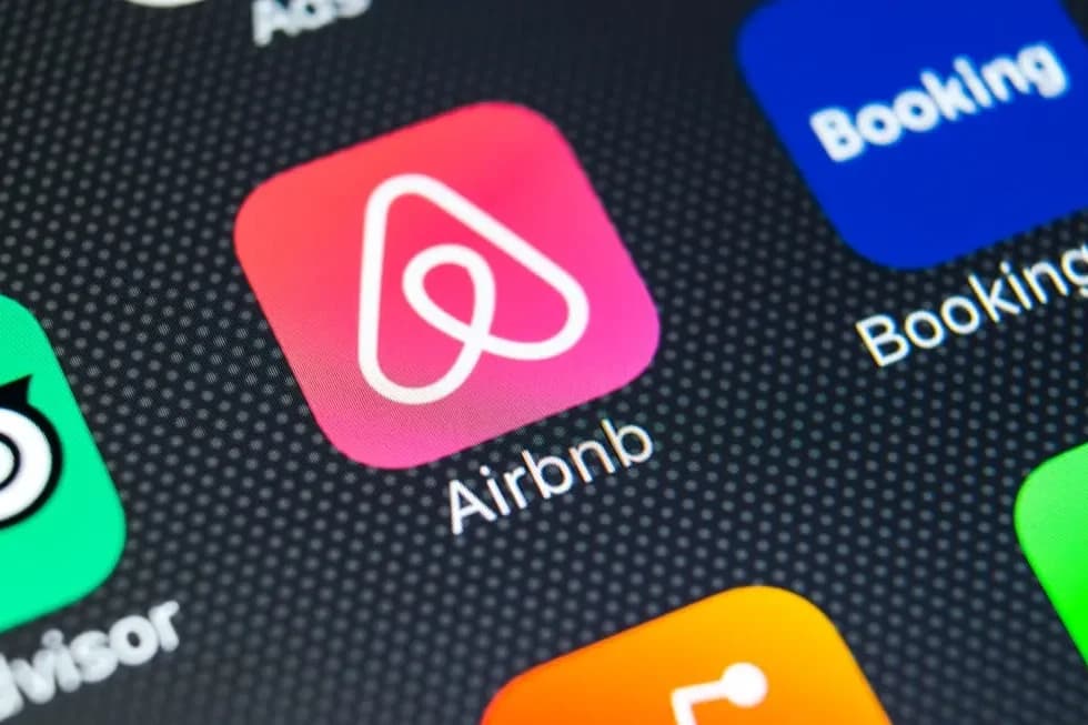 Colonias sionistas: denuncia en Francia contra Airbnb y Booking, acusadas de fomentar el “turismo de ocupación”