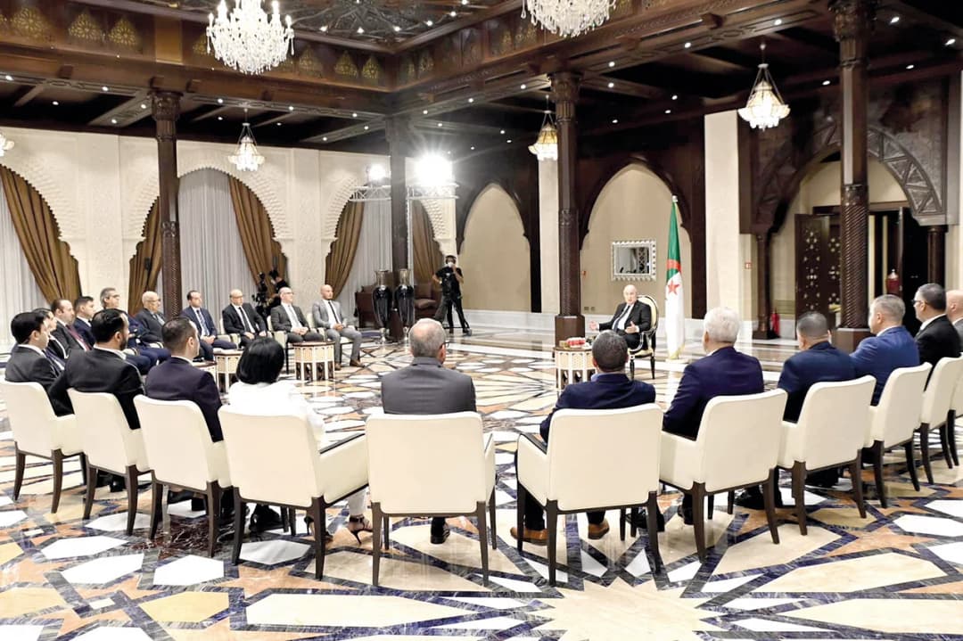 La decisión histórica del presidente de la República, Abdelmadjid Tebboune, relativa a la adopción de la prensa electrónica acreditada como mecanismo de publicidad de los contratos públicos, ha entrado en vigor tras la publicación de una orden conjunta de los ministros de Finanzas y de Comunicación.