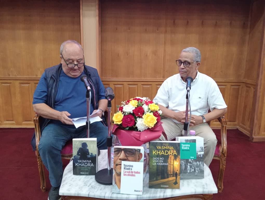 La Universidad de Orán 1 "Ahmed Ben Bella" acogió el lunes un encuentro excepcional titulado "El escritor y el traductor"