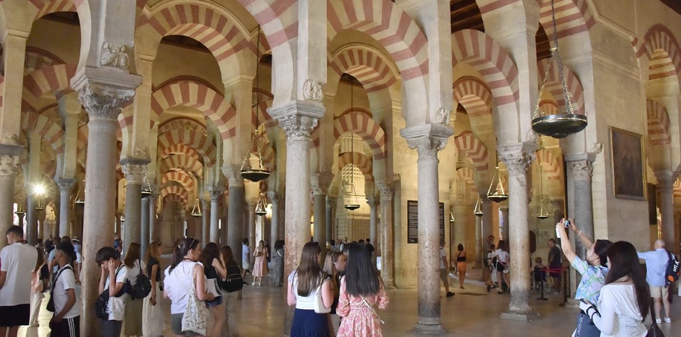 España roza los 100 millones de turistas en 2025