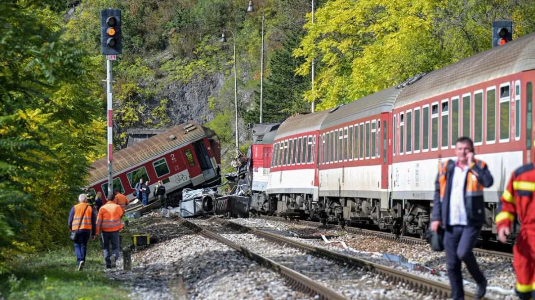 Eslovaquia: alrededor de 100 heridos en la colisión de dos trenes en el sureste del país