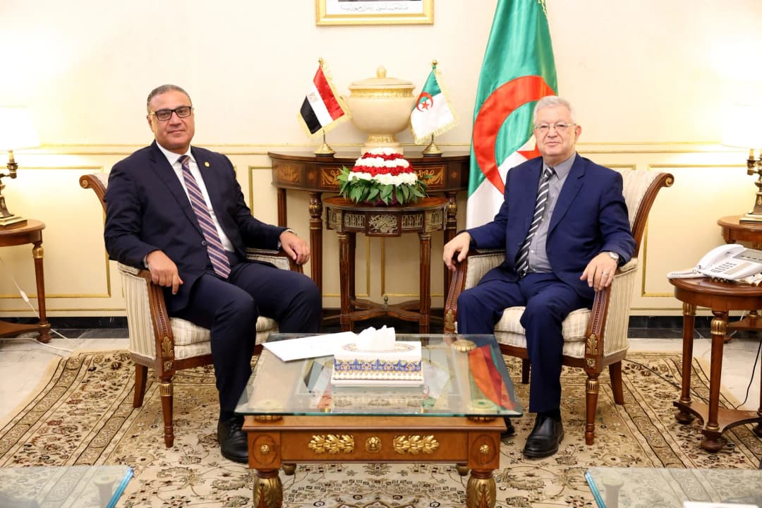 El presidente del Consejo de la Nación, Azouz Nasri, recibió este domingo al embajador de la República Árabe de Egipto, Mokhtar Gamil Tawfik Warida, quien le realizó una visita de despedida al término de su misión en Argelia.
