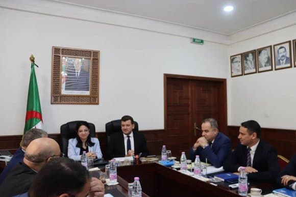 El ministro de Agricultura, Desarrollo rural y Pesca, Yacine El-Mahdi Oualid, y la ministra de Comercio interior y Regulación del mercado nacional, Amel Abdellatif, acordaron poner en marcha un sistema de información común para el seguimiento de los precios.