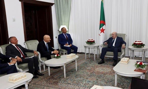 El presidente de la República, Abdelmadjid Tebboune, recibió el lunes al Director Ejecutivo de la empresa energética italiana "ENI", Claudio Descalzi.