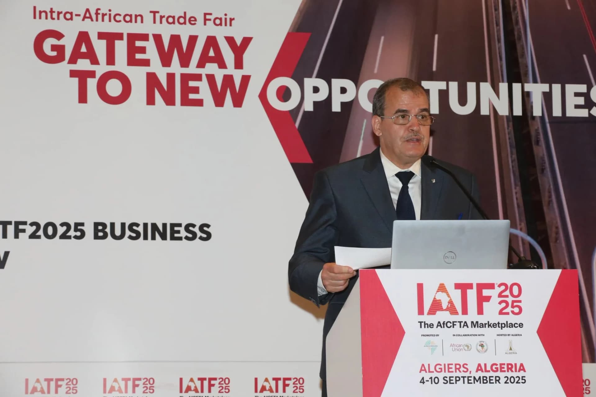 El ministro de Comercio Exterior y Promoción de las Exportaciones, Kamel Rezig afirma que la organización de la 4ª edición de la Feria Comercial Intraafricana (IATF 2025), por parte de Argelia, demuestra su compromiso con la integración económica del continente africano.
