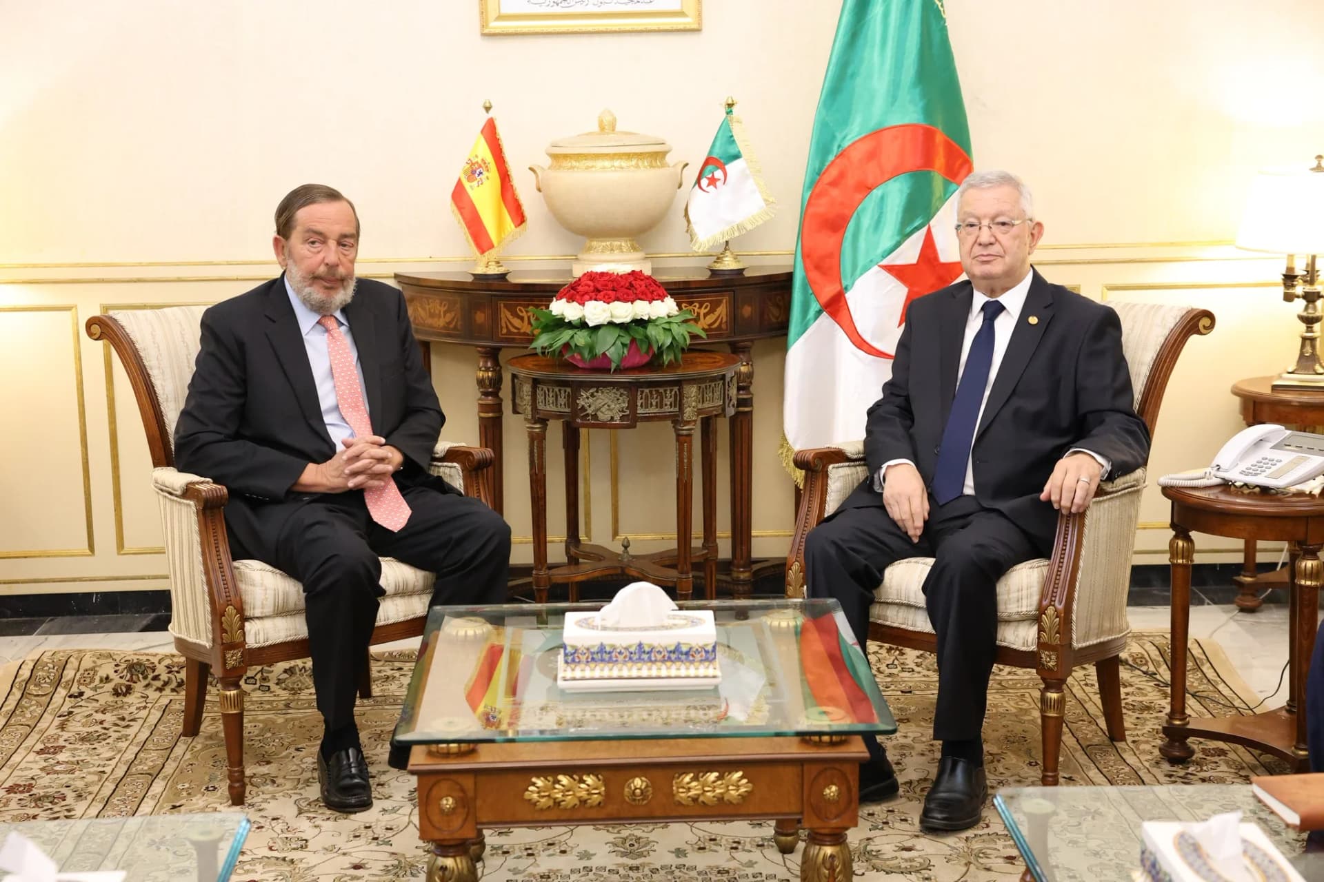 El presidente del Consejo de la Nación, Azouz Nasri, recibió el lunes en Argel al embajador del Reino de España en Argelia, Fernando Morán, quien le hizo una visita de cortesía.