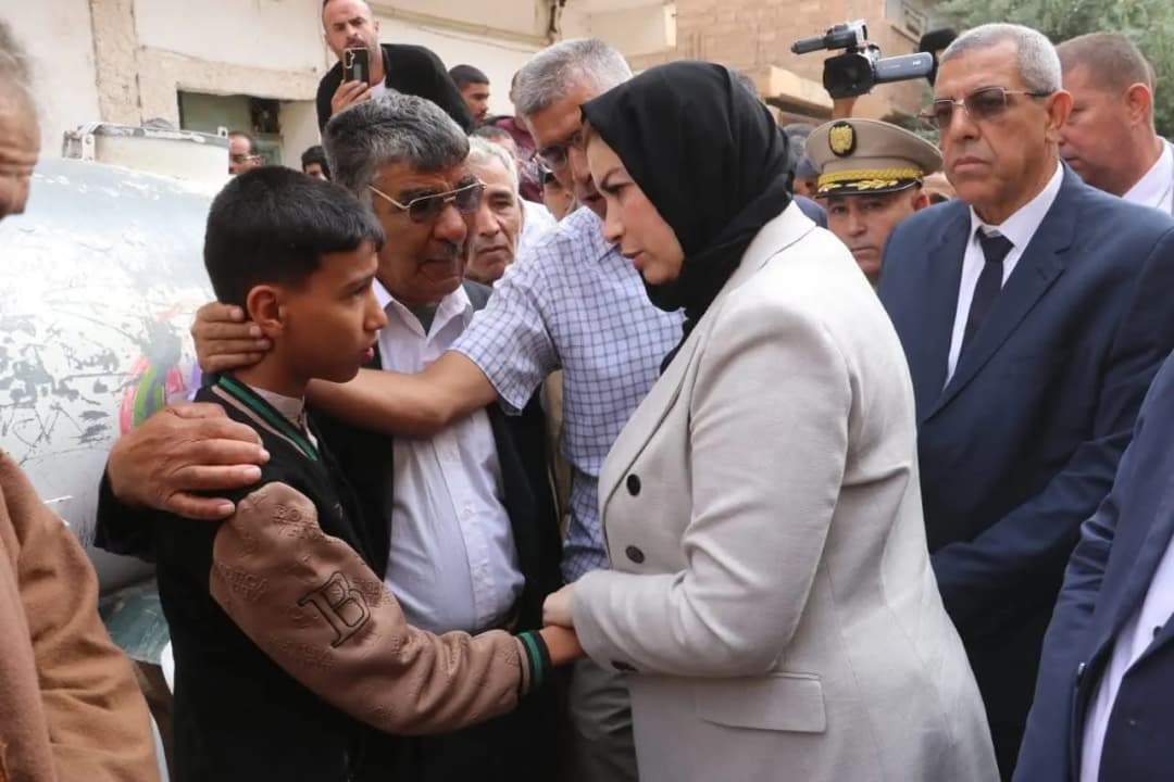 La ministra de Solidaridad nacional, Familia y Condición de la mujer, Soraya Mouloudji, se dirigió el martes a la provincia de M’sila para presentar condolencias a las familias de las víctimas de las recientes inundaciones.