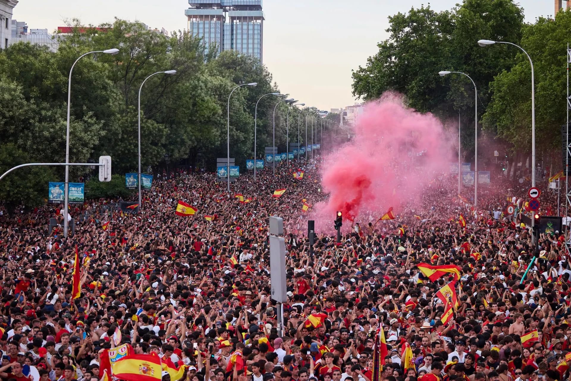 Madrid se echa a las calles para celebrar el segundo Mundial de la Roja
