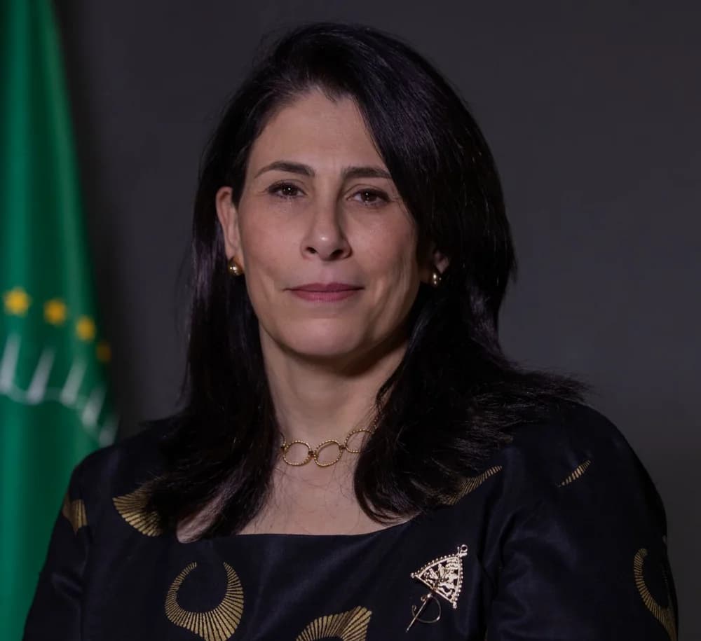 La vicepresidenta de la Comisión de la Unión Africana (UA), Selma Malika Haddadi, hizo un llamado este martes a reforzar las acciones de voluntariado emprendidas por la juventud africana, recordando que la UA reconoce plenamente el poder transformador del voluntariado “en materia de empoderamiento de los jóvenes”.
