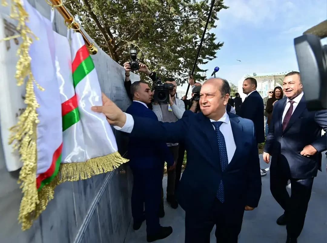 PM inaugura en Tissemsilt un proyecto de producción de componentes plásticos para vehículos