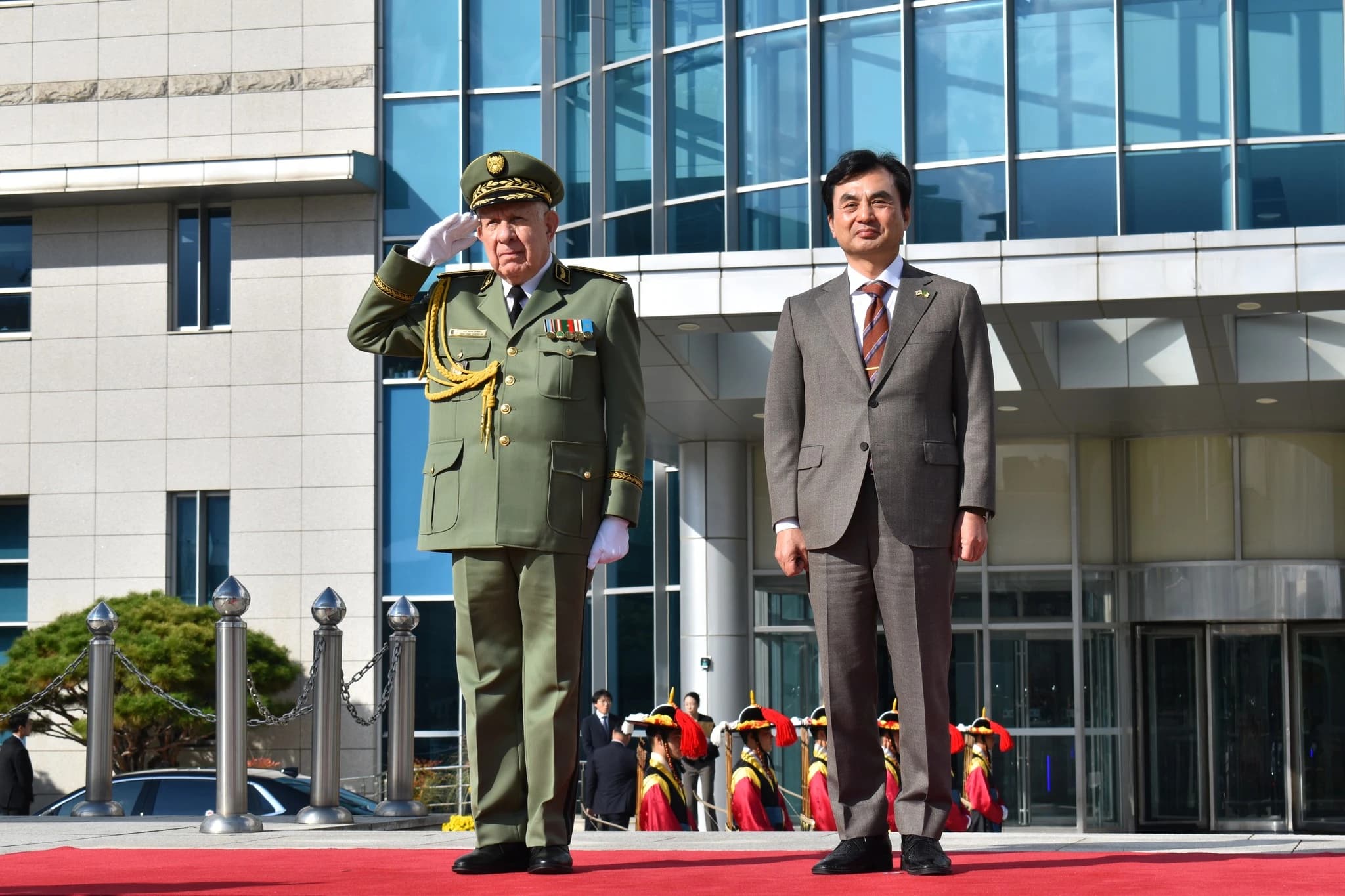 Chanegriha recibido por el ministro de Defensa de la República de Corea