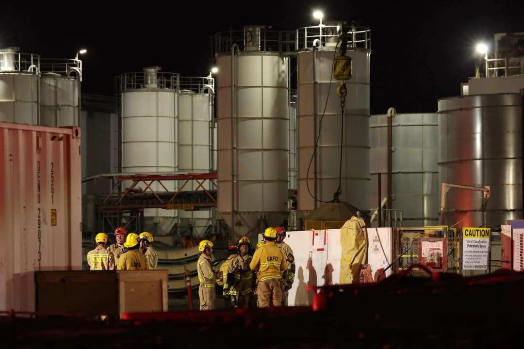 31 obreros que habían quedado atrapados tras el derrumbe de un túnel la noche del miércoles en la zona de Wilmington, en Los Ángeles, fueron rescatados.
