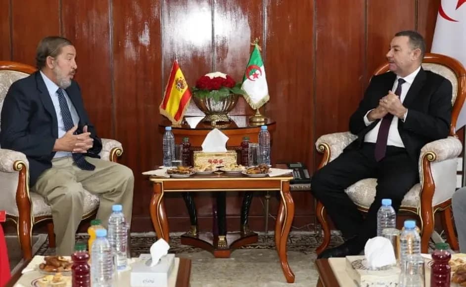 El ministro del Interior, Colectividades Locales y Transportes, Saïd Sayoud,y el embajador de España en Argelia, Fernando Morán,