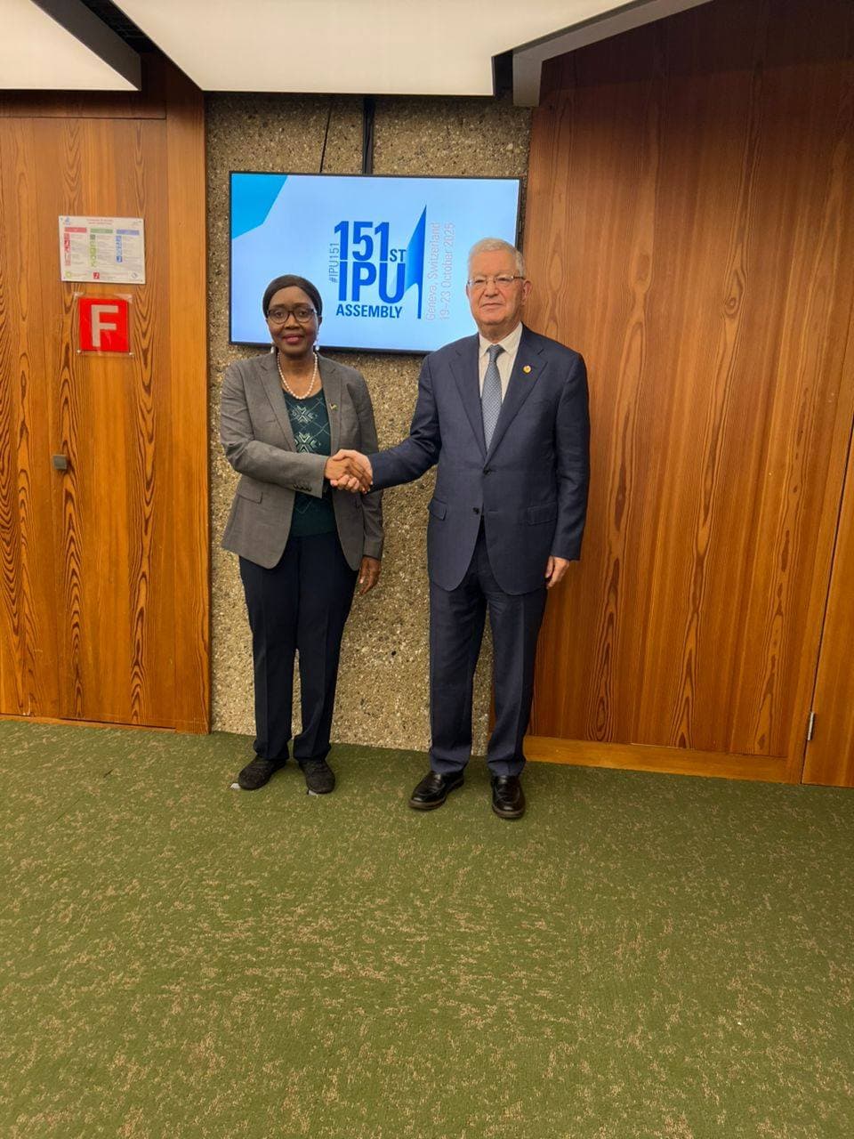 Nasri mantiene conversaciones en Ginebra con la presidenta de la Asamblea Nacional de la República de Namibia