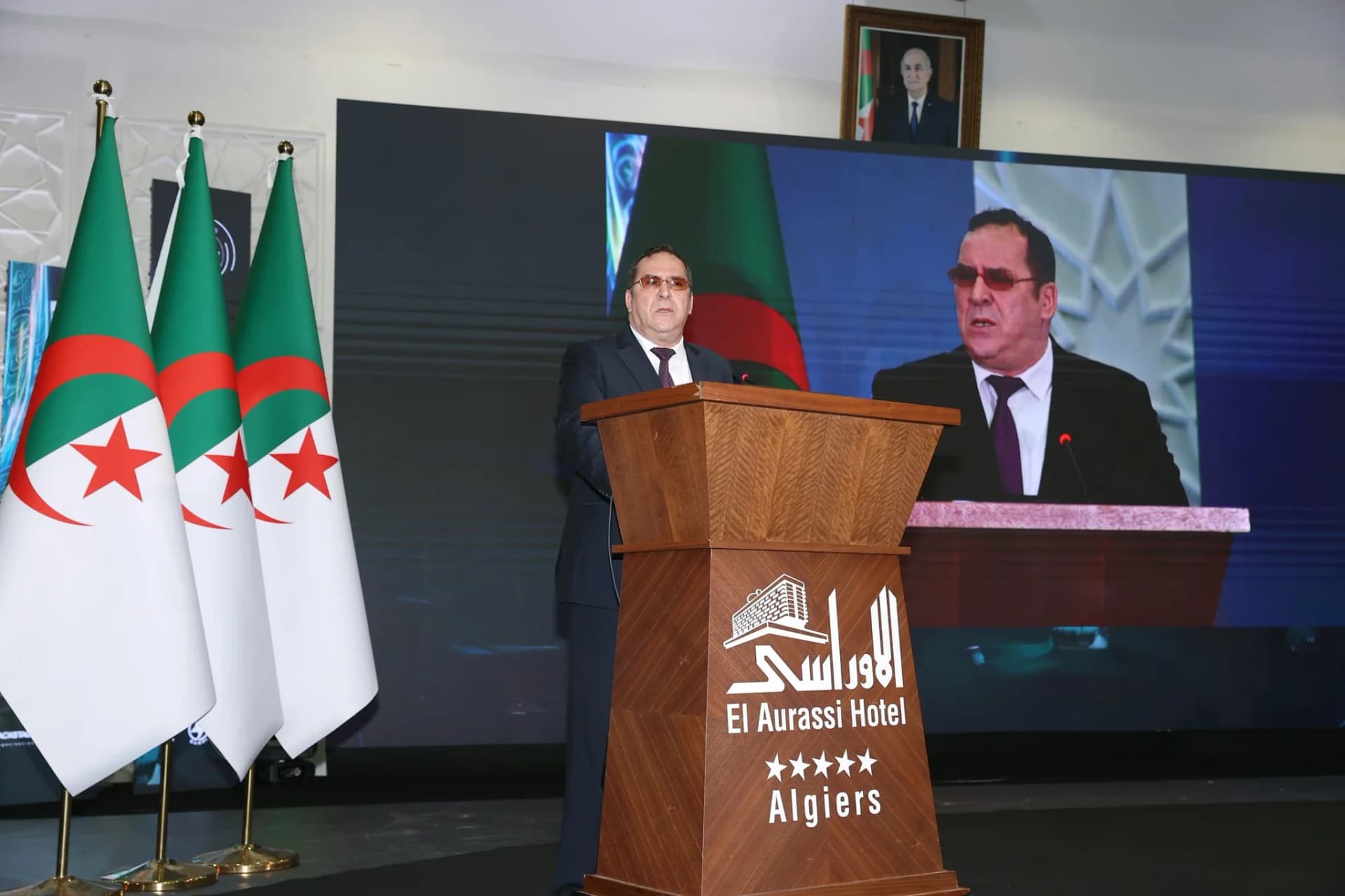 Primer Coloquio Árabe sobre el tema “La lengua árabe en los medios de comunicación” en Argel