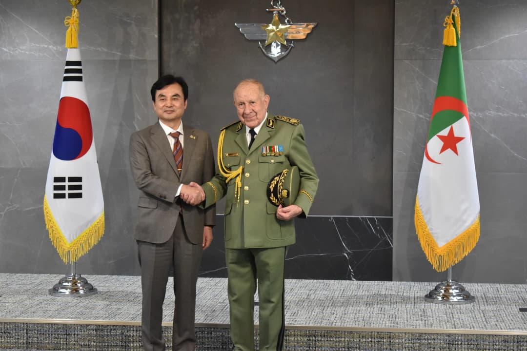 Chanegriha recibido por el ministro de Defensa de la República de Corea