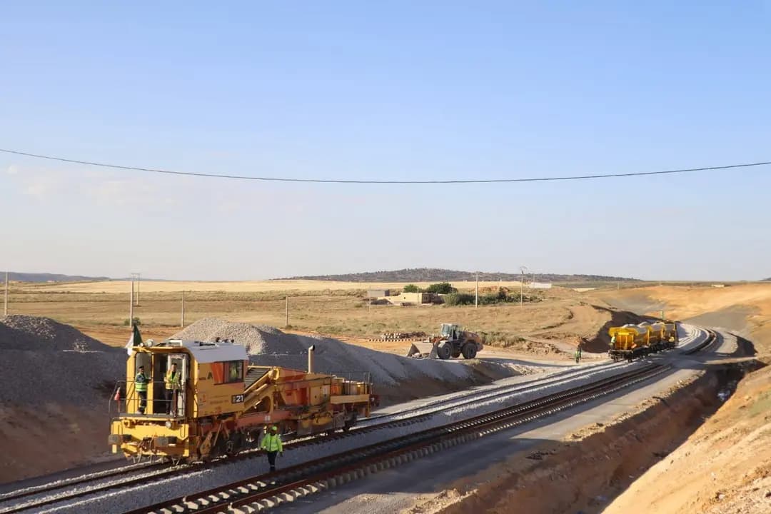 Djellaoui insiste en la entrega de la línea ferroviaria minera del Este dentro de los plazos previstos