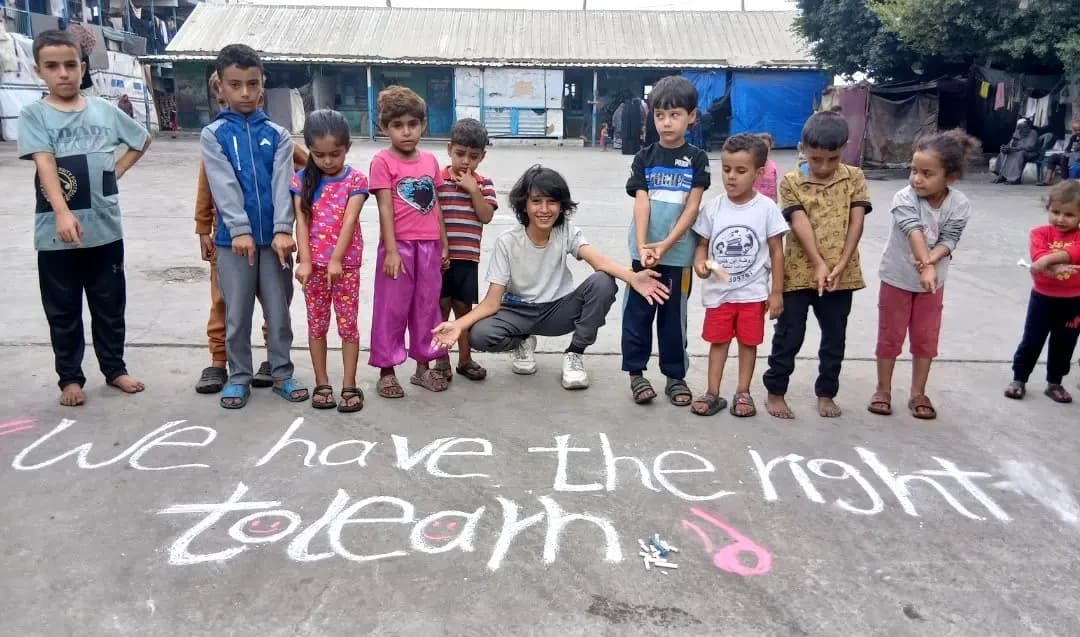 Docentes de la UNRWA dispuestos a ayudar a los niños de Gaza a regresar a las aulas