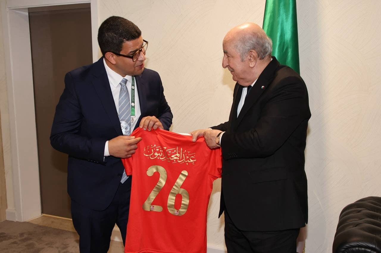 Ministro de Deportes y responsables del USMA y del CRB homenajean al presidente Tebboune