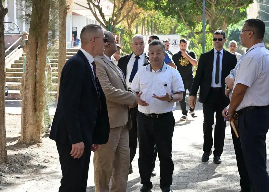 Baddari inspecciona la residencia universitaria de Blida